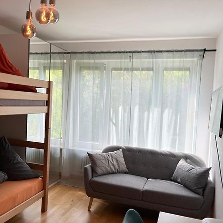 Gemuetliche Privatzimmer Mit Geteiltem Bad, Kueche Und Garten Monaco di Baviera Esterno foto