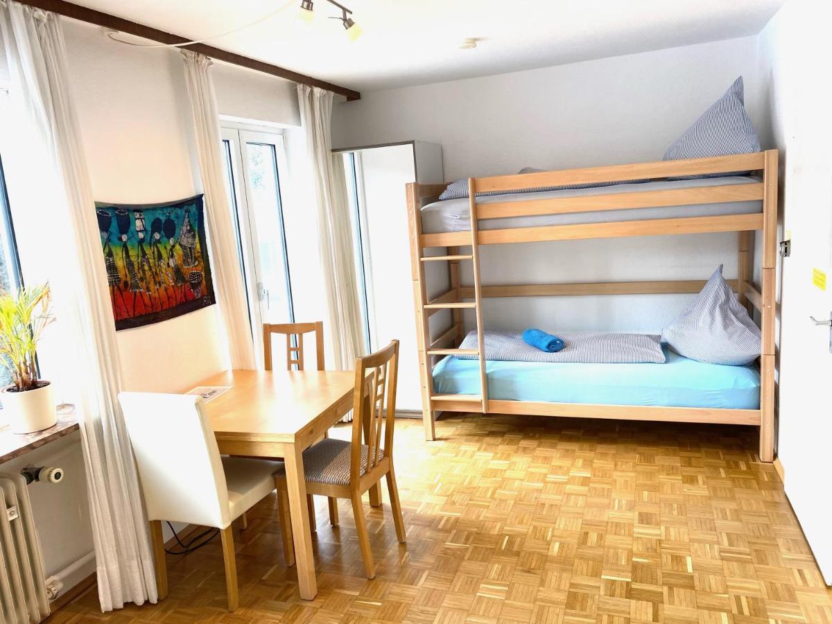 Gemuetliche Privatzimmer Mit Geteiltem Bad, Kueche Und Garten Monaco di Baviera Esterno foto