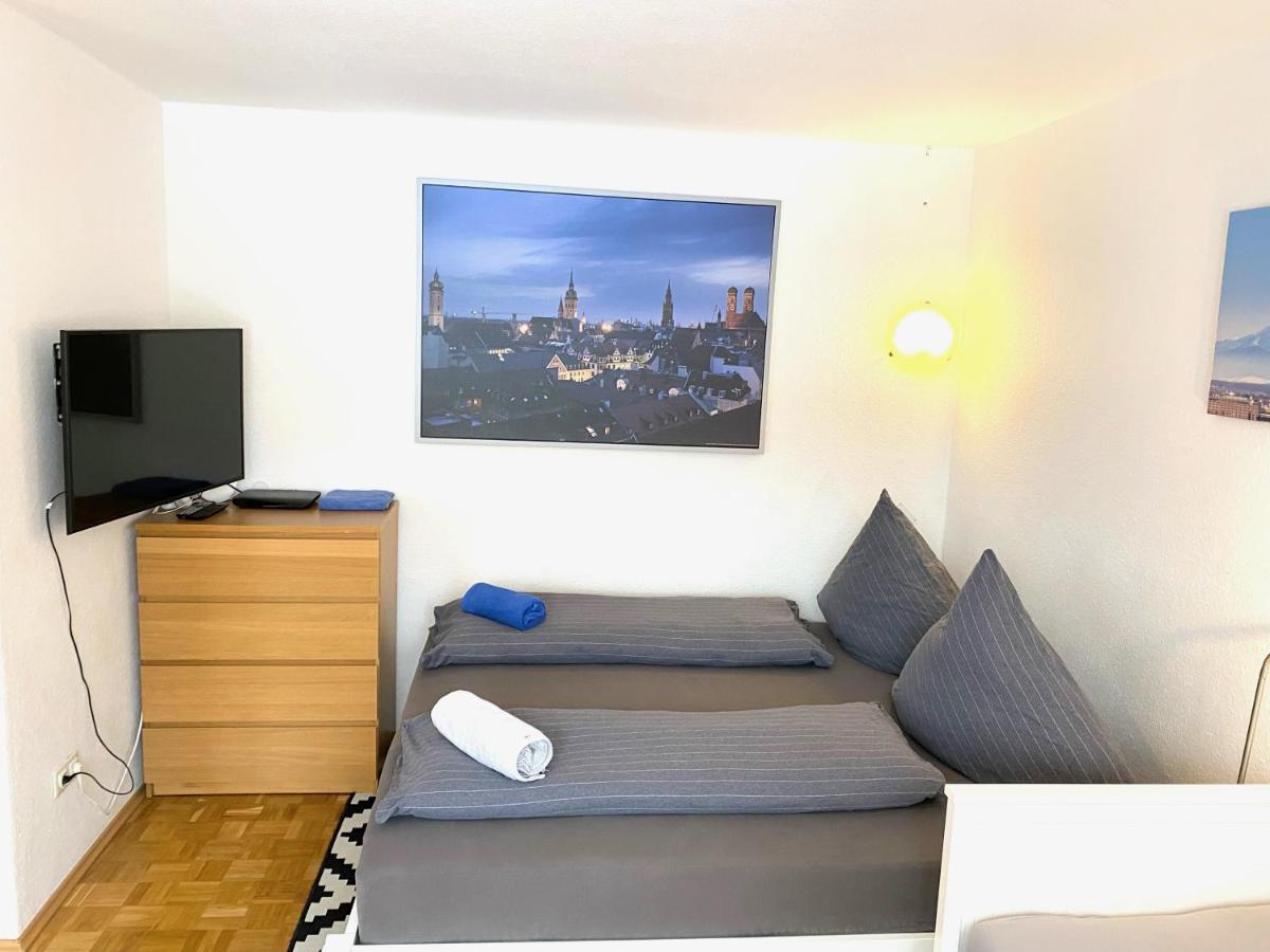 Gemuetliche Privatzimmer Mit Geteiltem Bad, Kueche Und Garten Monaco di Baviera Esterno foto