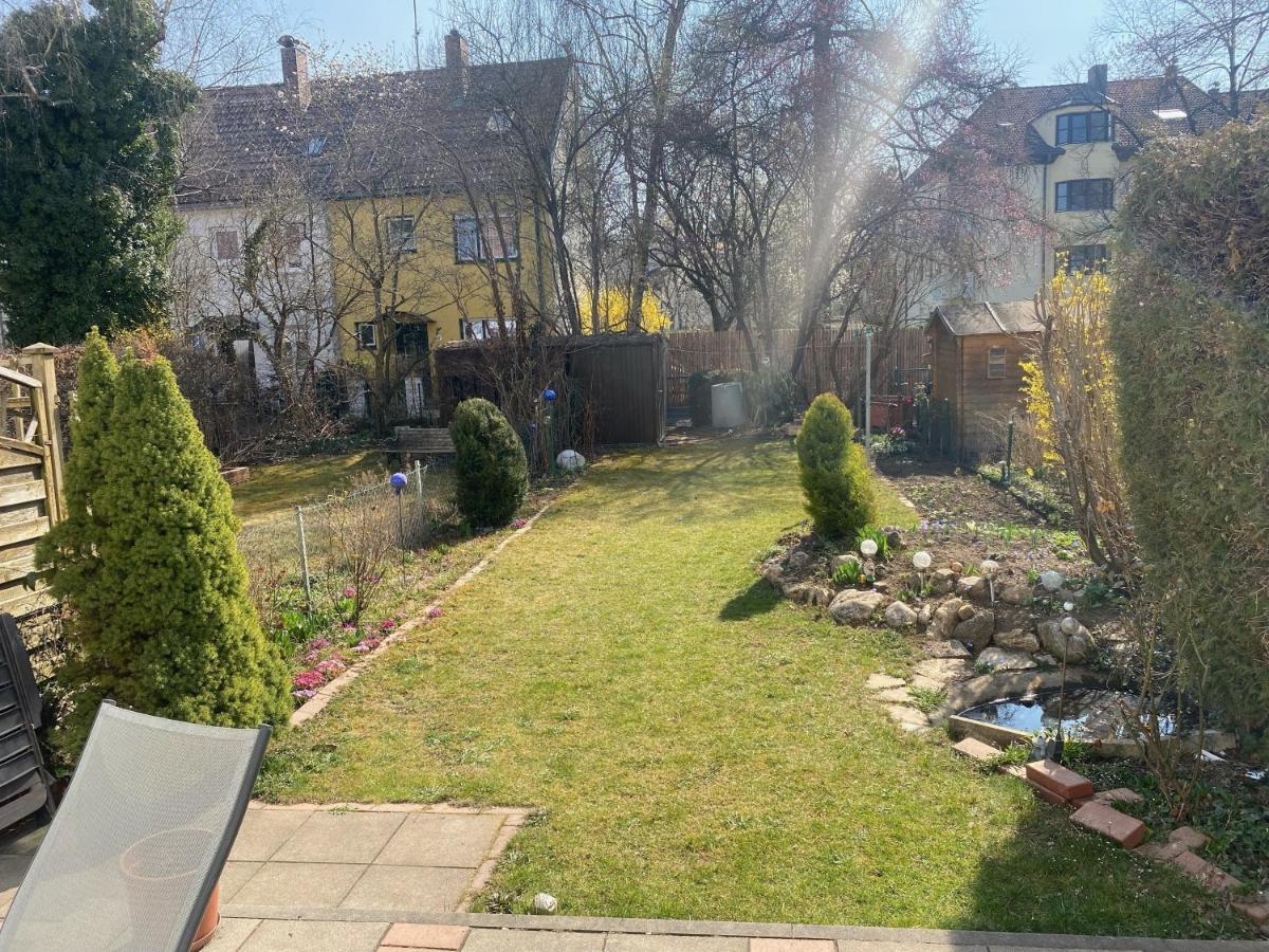 Gemuetliche Privatzimmer Mit Geteiltem Bad, Kueche Und Garten Monaco di Baviera Esterno foto