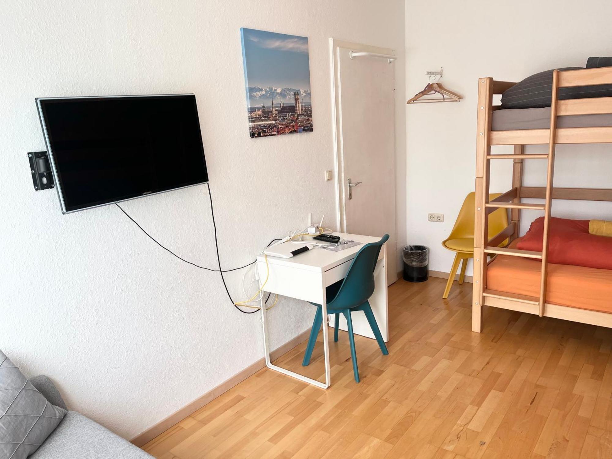 Gemuetliche Privatzimmer Mit Geteiltem Bad, Kueche Und Garten Monaco di Baviera Esterno foto